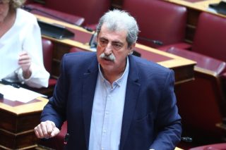 Πολάκης κατά Άδωνι για την εξαντλημένη γιατρό: «Γελοίο φασιστοειδές, η συνάδελφος έχει σοβαρό πρόβλημα υγείας»